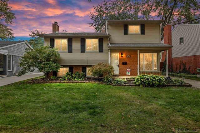 front view picture of 698 Shenandoah Dr, Clawson, MI. 48017
