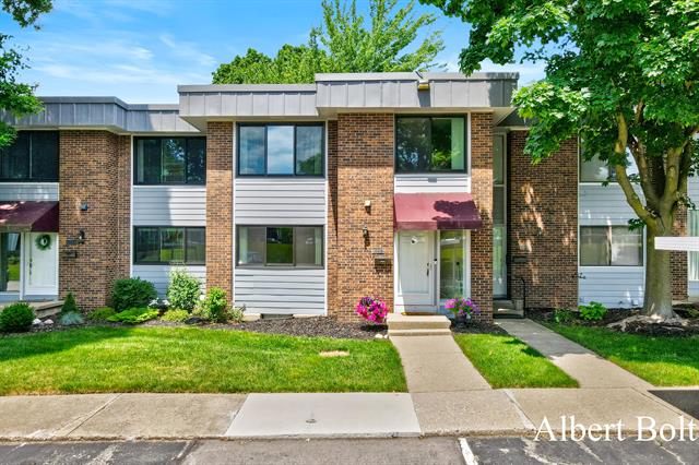 front view picture of 4049 S Norway Street Se, Grand Rapids, MI. 49546