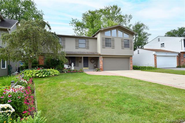 front view picture of 733 Highland Ave, Clawson, MI. 48017