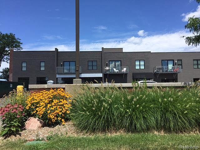 front view picture of 922 Main St, Royal Oak, MI. 48067