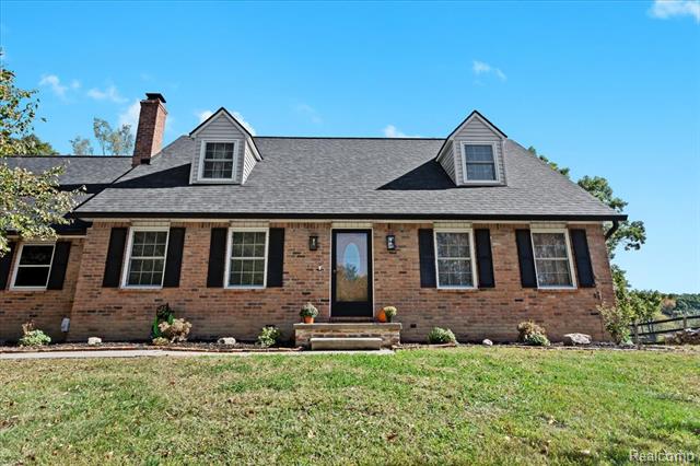 front view picture of 150 Brighton Road, Howell, MI. 48843