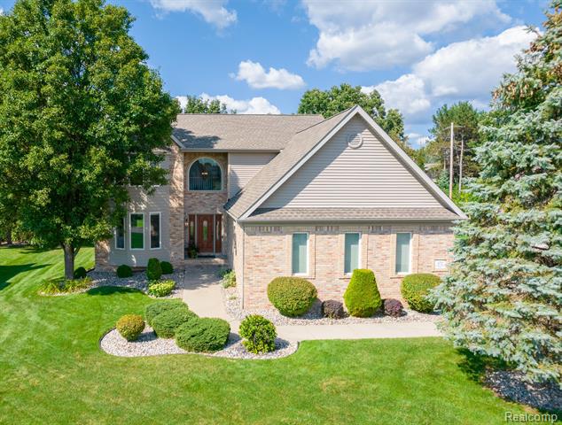 front view picture of 672 Morningside Drive, Grand Blanc, MI. 48439