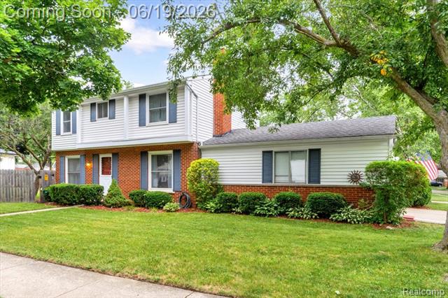 front view picture of 665 Langley Blvd, Clawson, MI. 48017
