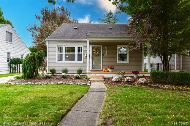 front view picture of 229 Highland Ave, Clawson, MI. 48017