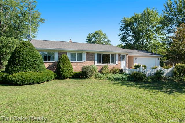 front view picture of 6494 W Coldwater Road, Flushing, MI. 48433