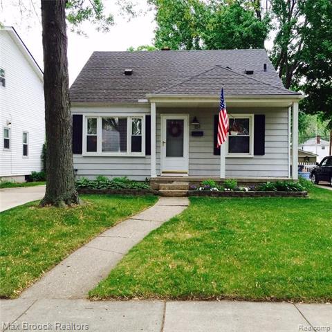 front view picture of 151 Highland Ave, Clawson, MI. 48017