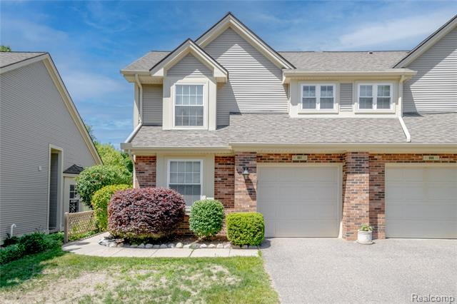 front view picture of 897 Whisperwood Trail, Fenton, MI. 48430