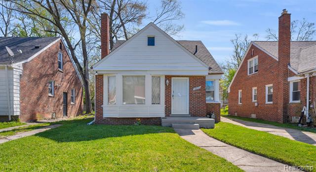 front view picture of 19950 Gilchrist Street, Detroit, MI. 48235