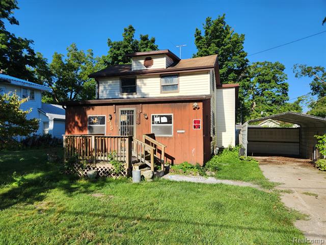 front view picture of 315 Mcomber Street, Dowagiac, MI. 49047
