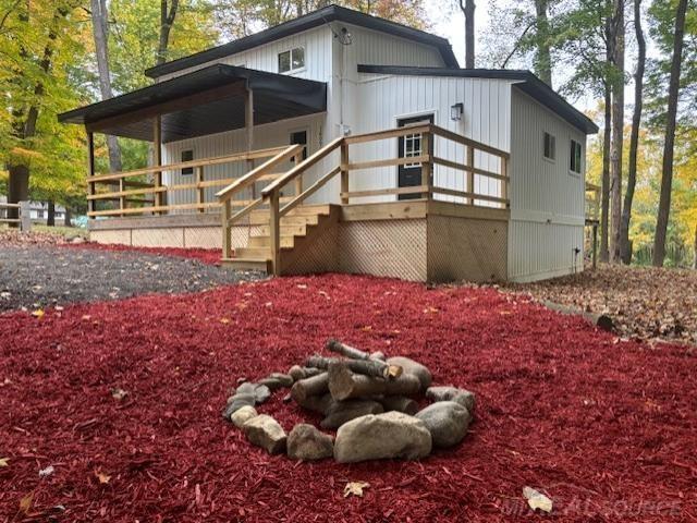 front view picture of 16091 Roe Street, Buchanan, MI. 49107