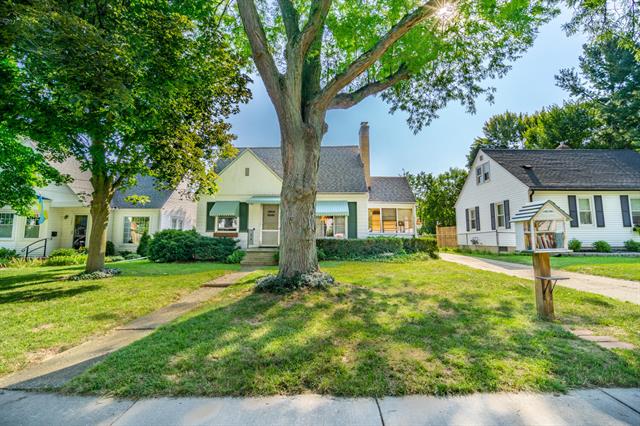front view picture of 1144 Lakeside Drive Se, Grand Rapids, MI. 49506