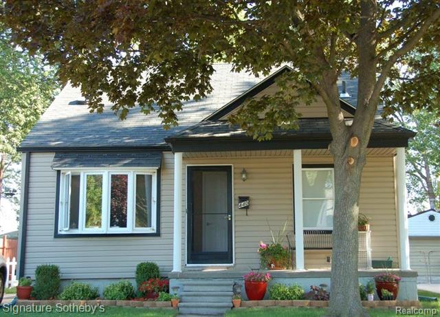 front view picture of 440 Highland Ave, Clawson, MI. 48017