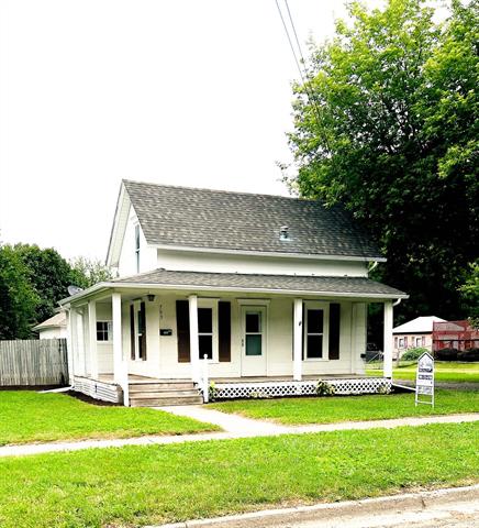front view picture of 703 Queen, Owosso, MI. 48867