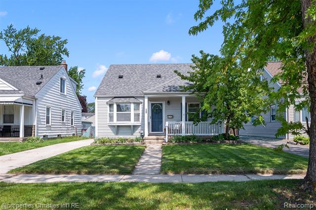 front view picture of 68 Highland Ave, Clawson, MI. 48017