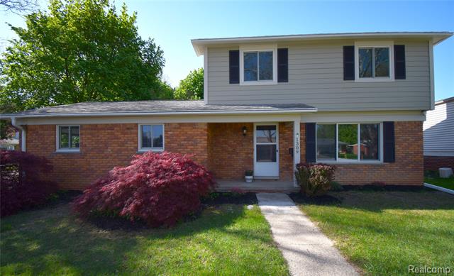 front view picture of 1309 W Elmwood Ave, Clawson, MI. 48017