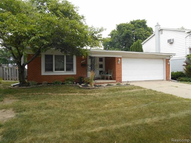 front view picture of 1440 W Elmwood Ave, Clawson, MI. 48017