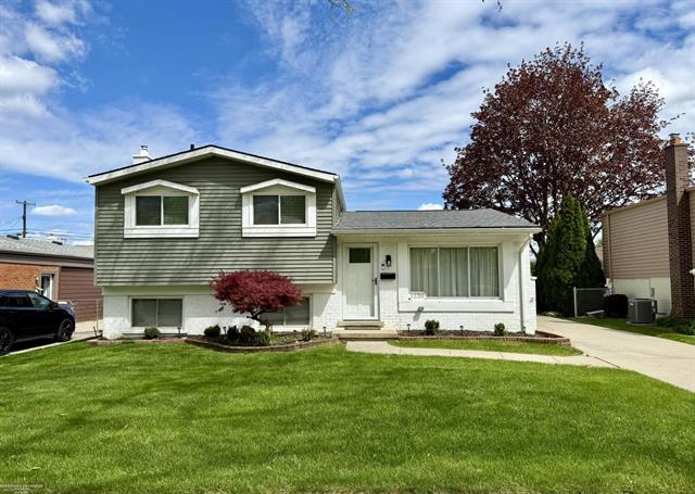 front view picture of 1250 W Elmwood Ave, Clawson, MI. 48017