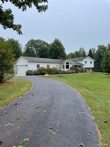 front view picture of 52051 11 Mile Rd, South Lyon, MI. 48178