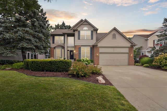 front view picture of 1128 Chestnut Ln, South Lyon, MI. 48178