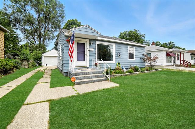 front view picture of 1225 Dorroll Street Ne, Grand Rapids, MI. 49505