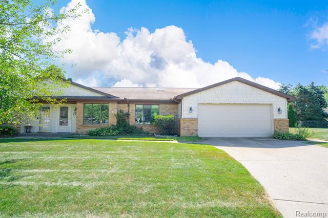 front view picture of 13197 Golden, Fenton, MI. 48430