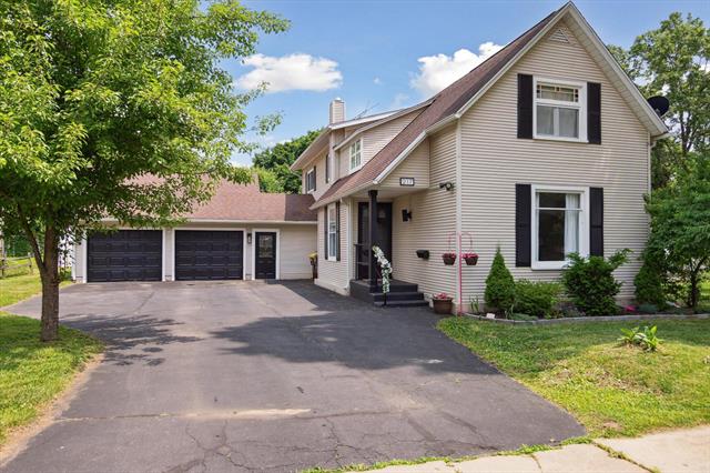 front view picture of 217 S Marshall Avenue, Marshall, MI. 49068