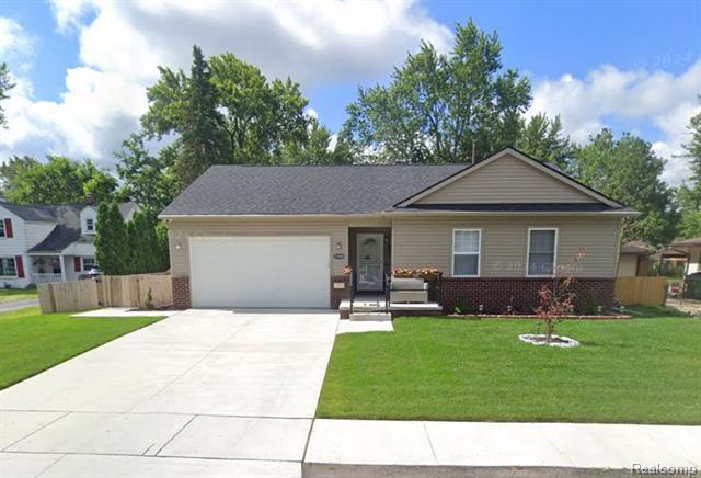front view picture of 31505 Pierce Street, Garden City, MI. 48135