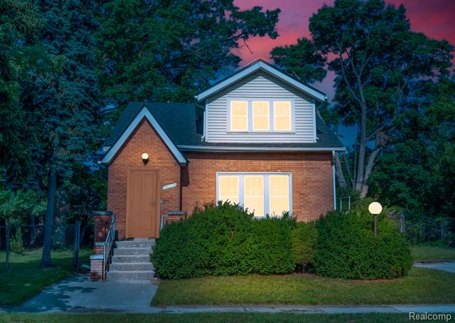 front view picture of 15711 Tracey Street, Detroit, MI. 48227