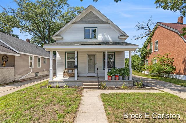 front view picture of 1817 Jefferson Street, Muskegon, MI. 49441