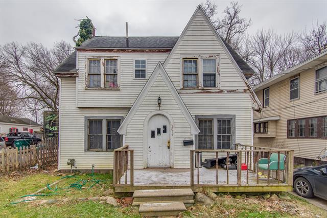 front view picture of 2015 W Malcolm X Street, Lansing, MI. 48915