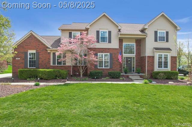 front view picture of 1352 Drury Ln, South Lyon, MI. 48178