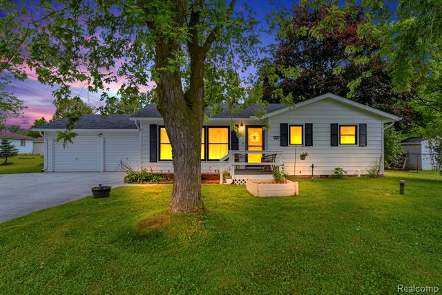 front view picture of 7225 Meadow Lane, Lexington, MI. 48450