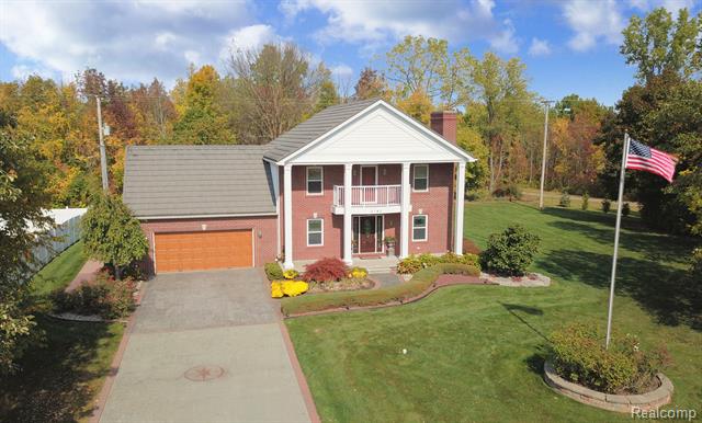 front view picture of 2182 Wiggins Road, Fenton, MI. 48430