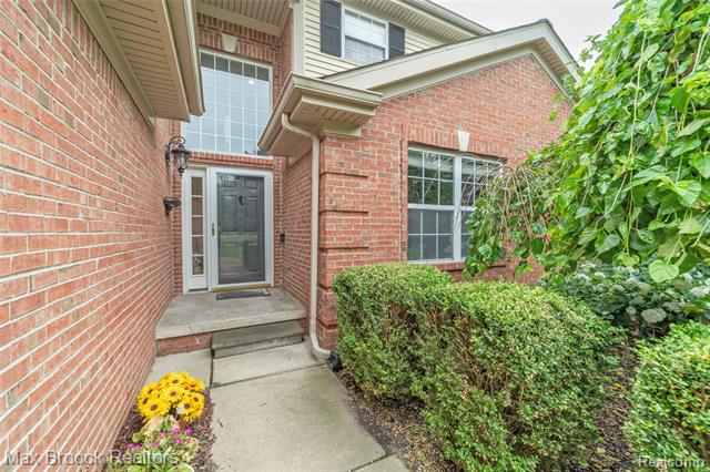 front view picture of 1478 Courtney Court, Hartland, MI. 48353