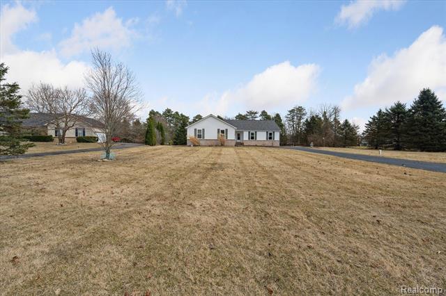 front view picture of 5817 Carter, Howell, MI. 48843