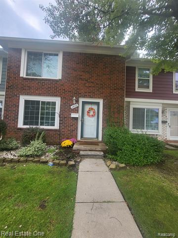 front view picture of 24533 Seaton Circuit E, Warren, MI. 48091