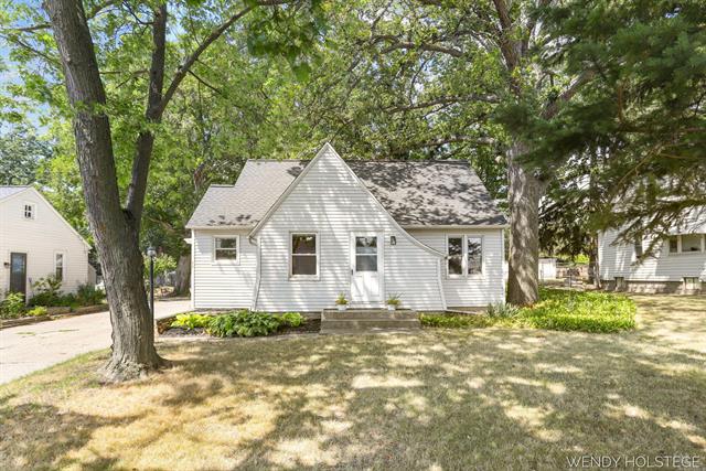 front view picture of 97 W Lakewood Boulevard, Holland, MI. 49424