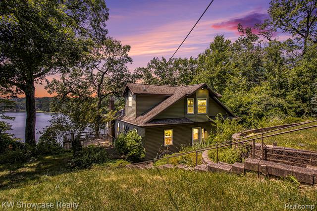 front view picture of 332 Community Drive, Battle Creek, MI. 49014
