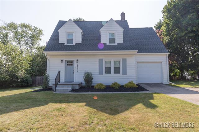 front view picture of 2036 Dawson Avenue Ne, Grand Rapids, MI. 49505