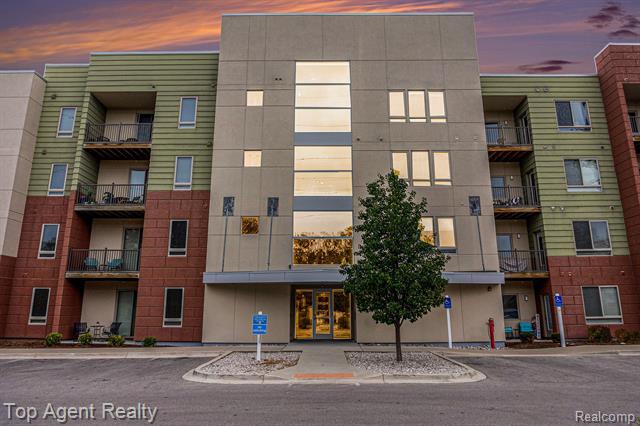 front view picture of 630 S Garfield Ave Avenue, Traverse City, MI. 49686
