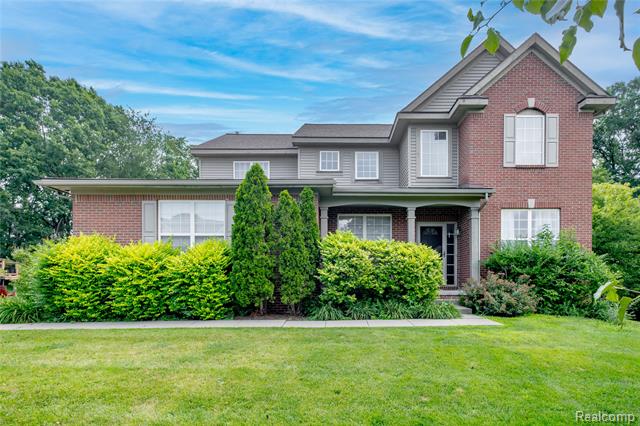 front view picture of 1884 Autumn Glen Drive, Howell, MI. 48843