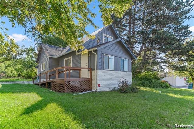 front view picture of 4036 N Linden Road, Flint, MI. 48504