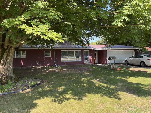 front view picture of 1105 Michigan Avenue, Sturgis, MI. 49091