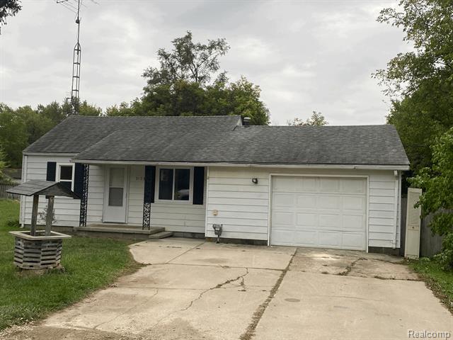 front view picture of 3193 Hatherly Avenue, Flint, MI. 48504
