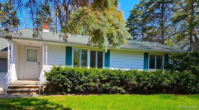 front view picture of 1524 Waldman Avenue, Flint, MI. 48507