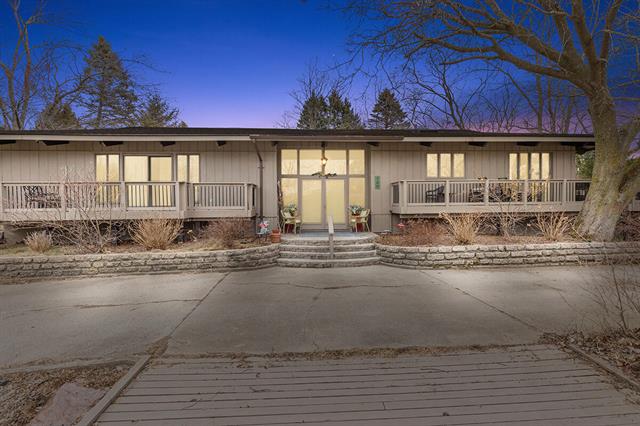 front view picture of 700 Marlawn Drive, Manistee, MI. 49660