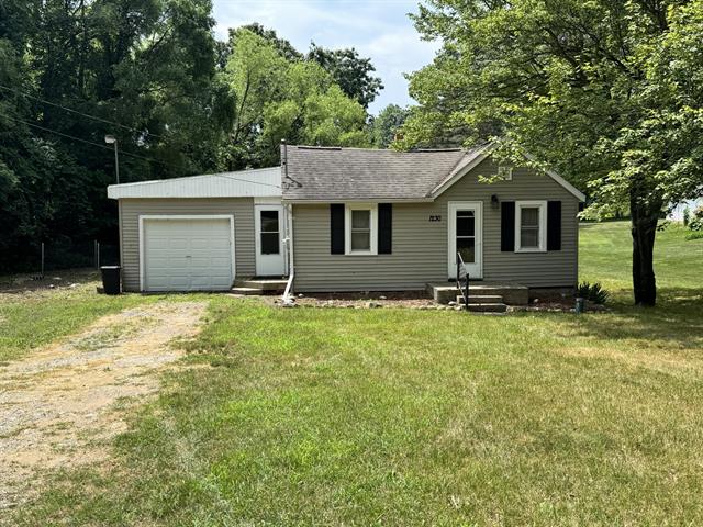 front view picture of 1230 Golden Avenue, Battle Creek, MI. 49014