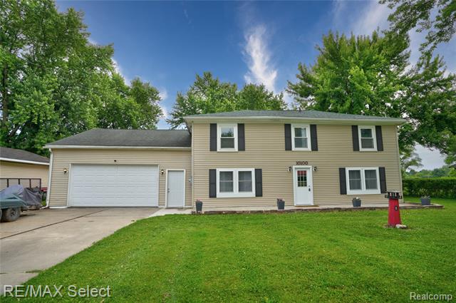 front view picture of 10100 Clark Road, Davison, MI. 48423