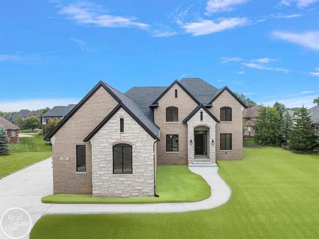 front view picture of 7297 Arborvitae Ct., Shelby Township, MI. 48316