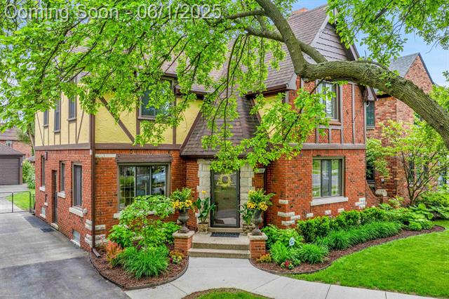 front view picture of 18212 Warrington Drive, Detroit, MI. 48221